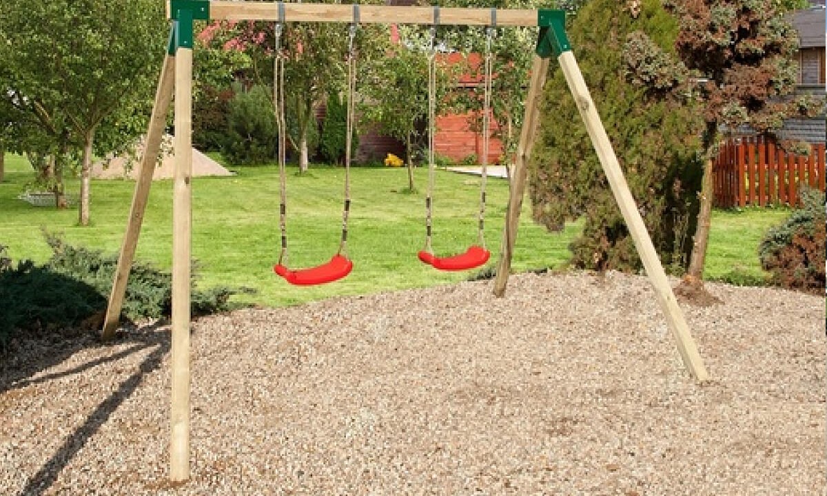 Jak krok po kroku zrobić huśtawkę ogrodową dla dzieci?